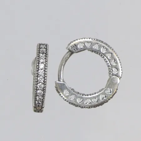 Ett par Örhängen, Creoler, Pandora med vita stenar Ø15mm bredd 2mm silver 925/1000 Vikt: 2,9 g