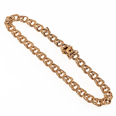 Armband Bismarck i 18K guld. Det är 19,5 cm långt, 5,5 mm brett och väger 9,8g. Kistlås. Lös ögla från berlock sitter kvar. 