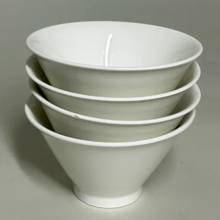 4 Efterrättsskålar Arctica från Arabia Ø11,2cm höjd ca 7cm design av Inkeri Leivo, en nagg på en av skålarna