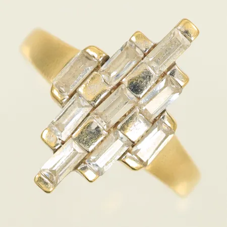 Ring med vita sten stl 17¾, bredd 2,5-19mm, 18K, 5,1g 