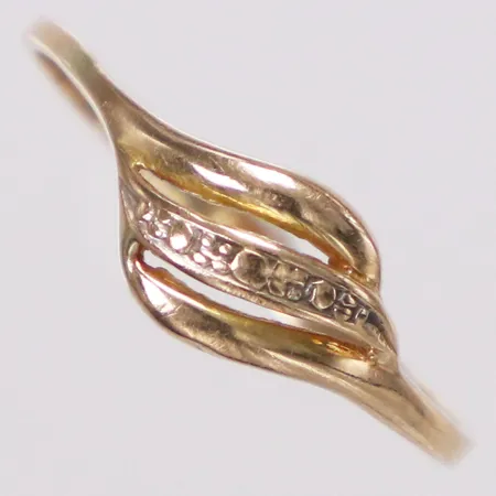 Ring, stl 18¼, bredd 1,6-6,5mm, skev, 18K  Vikt: 1,1 g