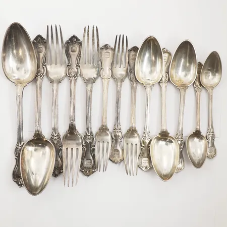 Diverse silverbestick, personlig stämpel, repiga, buckliga, 830/1000 silver  Vikt: 825,3 g