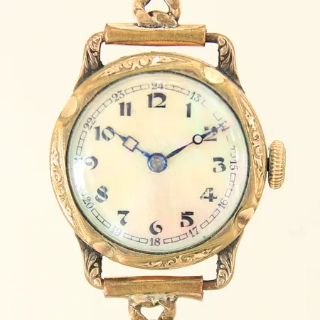 Damur, gulmetall, manuell, Ø22mm, pärlemorurtavla, länk i gulmetall med slitage, färgbortfall, skadad urtavla, repig, inga tillbehör 