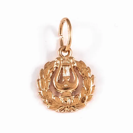 Hänge Studentlyran i 14K guld. Det är 11 mm brett, 18 mm långt inkl. ögla och väger 0,8g. Öppen ögla. 