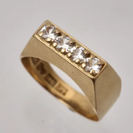 Ring stl:17¼ bredd 3,5-7,2mm, 4st vita stenar, Vitala Guld Ab, 1966, 18K, 3,8g.