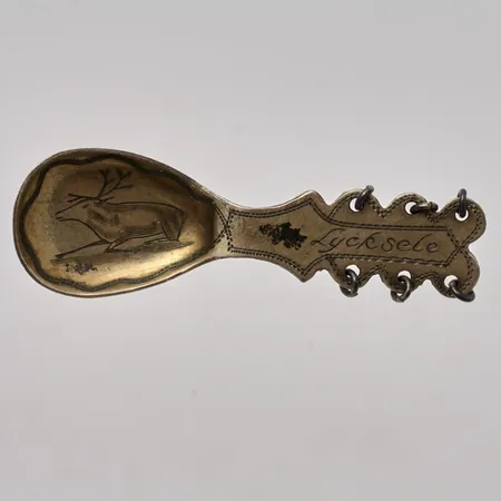 Brosch mått 16,6x51,8mm, samesked, graverad Lyckele, silver 830/1000, 3,96g.