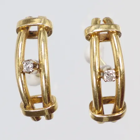 Ett par Örhängen med diamanter 2xca0,02ct 15x5mm stoppers saknas 18K Vikt: 2,2 g