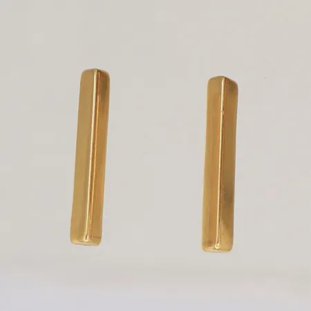 Örhängen, längd 20,5mm, bredd 3,5mm, snurrebussar saknas, 18K Vikt: 2,3 g