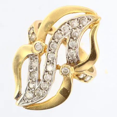 Ring med vita stenar stl 17, bredd: 2-30mm, 14K  Vikt: 4,5 g