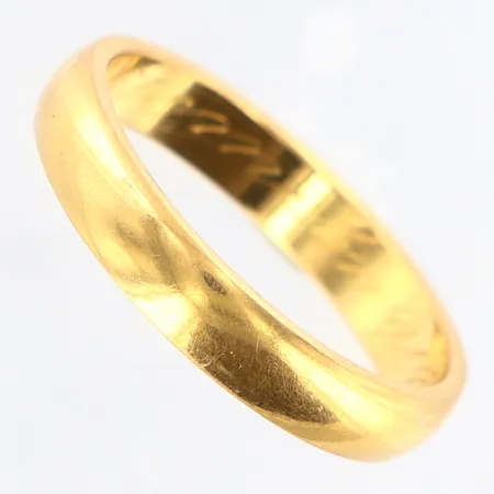 Ring slät stl:19¼ bredd: 4mm, gravyr, 18K Vikt: 5,1 g