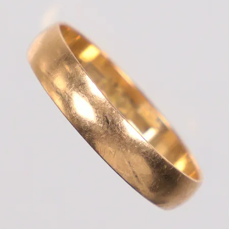Ring slät stl 18¾, gravyr 18K Vikt: 2,5 g