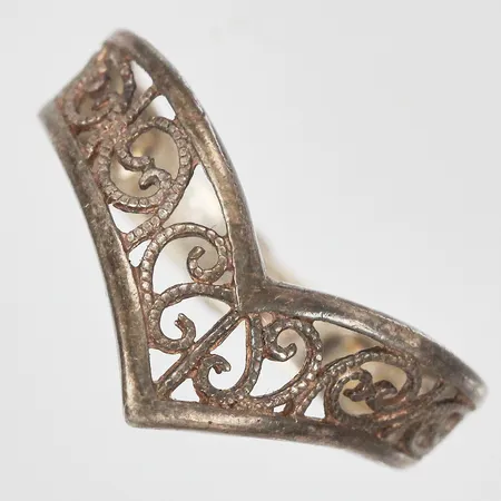 Ring stl: 15½ bredd ca 2-7mm 925/1000 silver Vikt: 1,3 g
