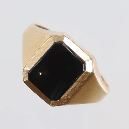 Klackring med svart sten stl:18¼ bredd 2-12mm 18K Vikt: 3,4 g