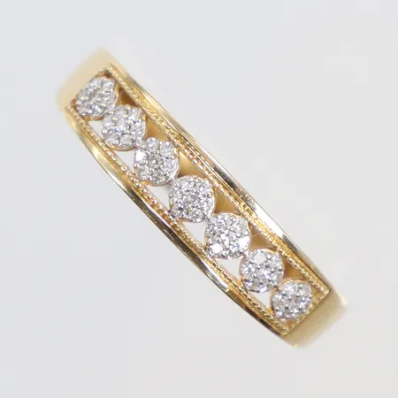 Ring med diamanter 49xca0,005ct stl:20 bredd 2,5-5mm GHA 18K Vikt: 2,4 g