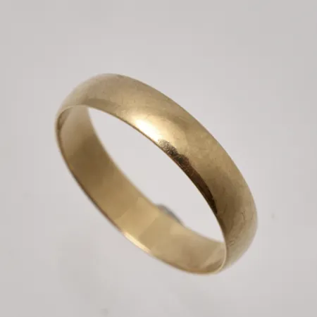 Ring stl:17¼ bredd 3,9mm, 10K, 1,63g.