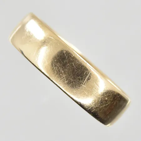 Ring stl 21½, oval skena, gravyr, 18K. Vikt: 9 g