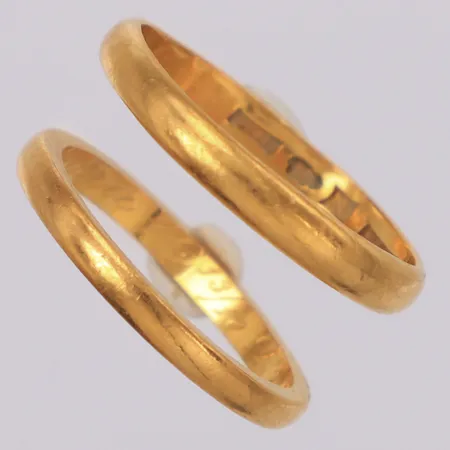 2 Ringar, graverade, skeva, 23K Vikt: 9 g
