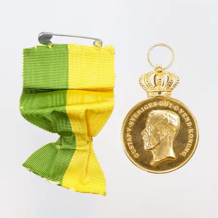 Medalj Kungliga Patriotiska Sällskapet för Långvarig Trogen Tjänst, Ø35,5mm, gravyr, krona i 18K, mynt 23K Vikt: 29,3 g