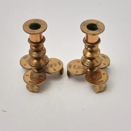 Ljusstakar tillverkad av kopparmynt 8cm hög, ljusets diameter 1,3cm, 190g.
