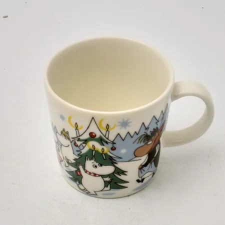 Muminmugg, Under granen, år 2013, Arabia, Finland, porslin, höjd 8cm, Ø8cm, 30cl, märkt CR0613. Skickas med paket. Skickas med paket.