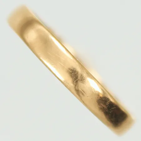Ring slät, stl 19, bredd 3,2mm, Schalins, gravyr, ojämn skena 18K Vikt: 1,8 g