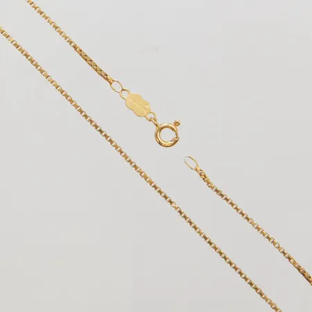 Kedja Venezia längd 52cm, bredd 1,5mm, mindre ojämnheter på länk, defekt lås ögla, 18K Vikt: 6,2 g