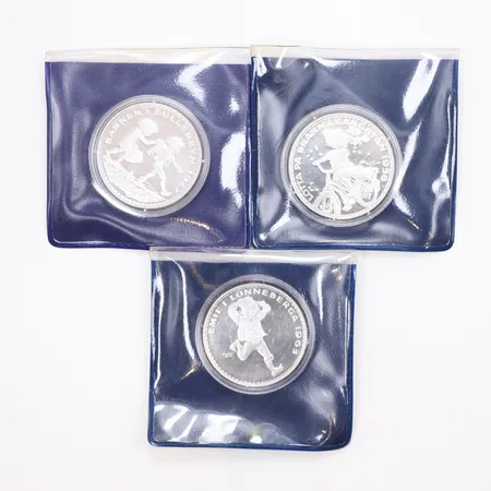 5st Minnesmedaljer Astrid Lindgren Sverige 1907-2002, olika figurer ur sagorna, Ø38,5mm silver 999/1000, plastetui samt plastficka medföljer Vikt: 136,5 g