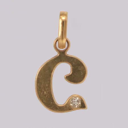 Hänge bokstav C med diamant ca 0,005ct, längd 16mm, bredd 8mm, 18K Vikt: 0,4 g
