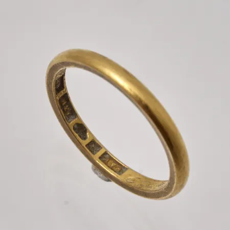Ring stl:17¾, bredd 2,46mm, personlig gravyr, 23K, 4,05g.