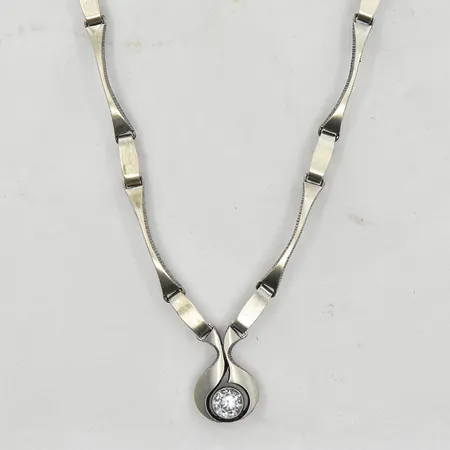 Collier med hänge bergkristall Finnfeelings Karl Laine Finland, längd 41 cm, länkbredd 2-5 mm, silver 925/1000. Vikt: 20,5 g