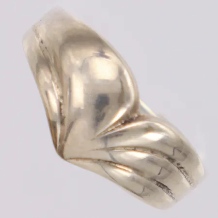 Ring, stl:19, bredd 9,8mm, repor, 925/1000 silver Vikt: 3,5 g