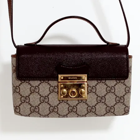 Väska Gucci GG supreme Padlock mini bag ca.18,5x10,5x4,5cm, monogram canvas samt kalvskinn, snr: 652633-562600, axelrem, mindre slitage på beslag, inga övriga tillbehör