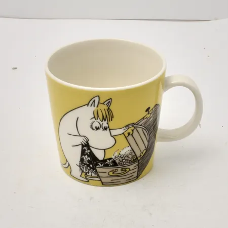 Muminmugg, Snorkfröken gul, år 2001-2012, Arabia, Finland, porslin, höjd 8cm, Ø8cm, 30cl, märkning saknas. Skickas med paket. Skickas med paket.