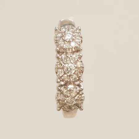 Udda öränge creol med åttkantslipade diamanter 27 x ca 0,005ct, Ø14,5mm, vitguld, 18K Vikt: 1,1 g