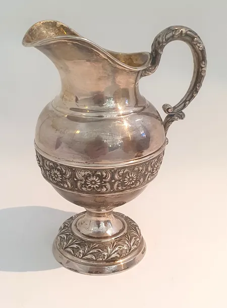 Gräddsnipa höjd 13cm Ø7,6cm Hallbergs Guldsmeds Ab C G år 1919 silver 830/1000 Vikt: 146,8 g