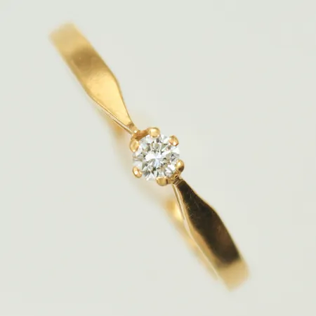 Ring med diamant 1 x 0,07ct, stl 17, bredd 2-3mm (skev skena) 18K, 1,4g