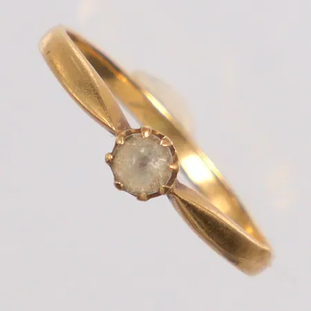 Ring stl 18¼ liten vit sten 18K Vikt: 1,6 g