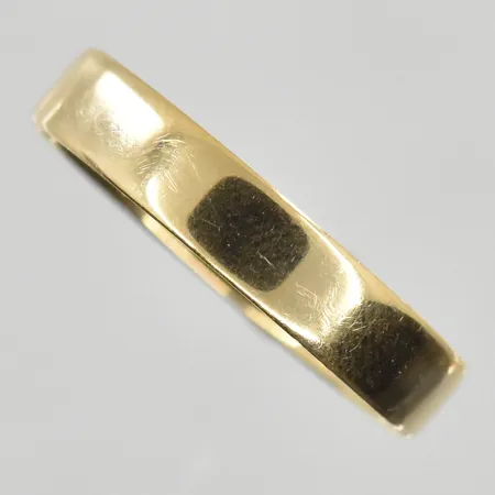Ring stl 18¾, bredd 4 mm, gravyr, 18K. Vikt: 2,1 g