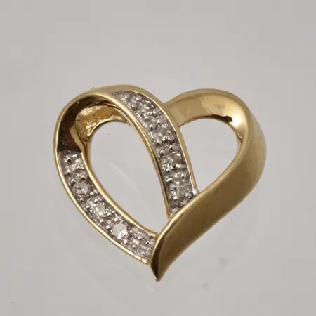 Hänge mått 10,2x11,1mm, 7st diamanter, 8/8 slipade, 18K guld, 0,87g.
