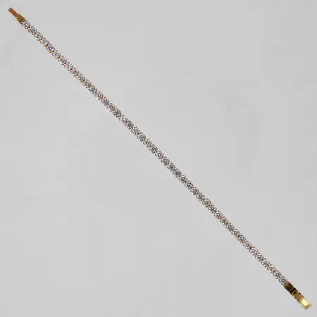 Armband med vita stenar längd ca 17cm bredd ca 3mm 925/1000 silver Vikt: 5,7 g