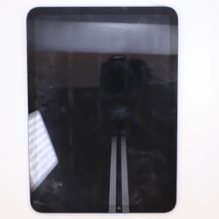 Apple Ipad A16, 11 tum, 11:e generationen, 128GB, modellnummer: MD4A4KN/A, serienummer: M7FP67XV17, med fodral, inga övriga tillbehör