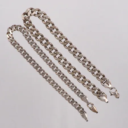 Två armband Pansar längd 21cm bredd 7mm 5,2mm, defekta lås, silver 925, 1000 Vikt: 34,3 g