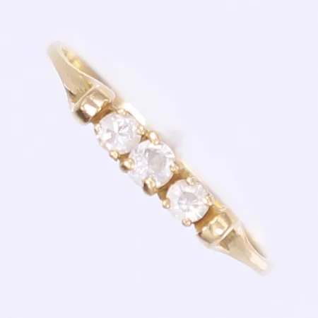Ring med vita stenar stl: 17 bredd 1- 3mm otydlig stämpel 14K Vikt: 1 g