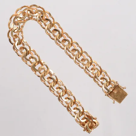 Armband manglad Bismarck längd 18,5cm bredd 11,1mm Styletta Guldvaruaktiebolaget år 1970 kistlås 18K Vikt: 22 g