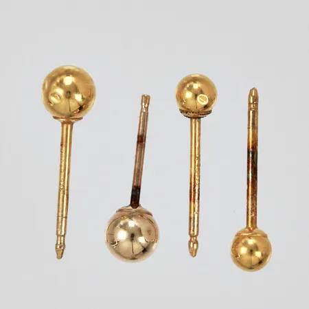 4 örhängen omaka Ø 2-4mm stopp saknas 9K Vikt: 0,2 g