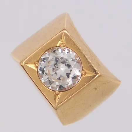 Ring med vit sten stl:16, bredd 12mm, skev, skadad sten löst infattad, 18K Vikt: 4,7 g