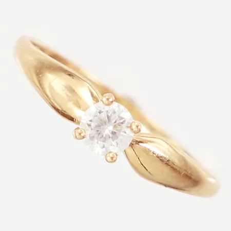 Ring med vit sten stl:17, bredd: 1-4mm, GHA, 18K Vikt: 1,4 g