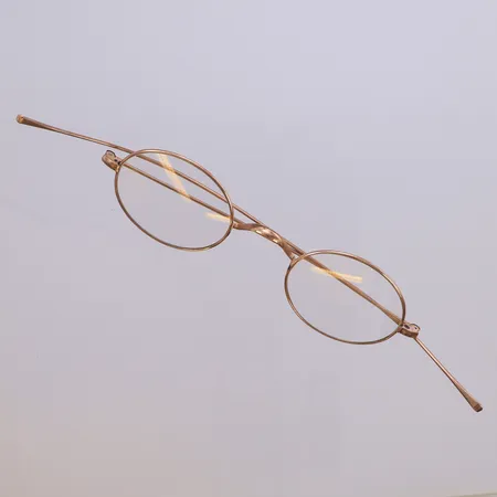 Ett par glasögon bredd 11cm, höjd 32mm, slipat glas, bågar stämplade 333 AB, 8K Vikt: 14,1 g