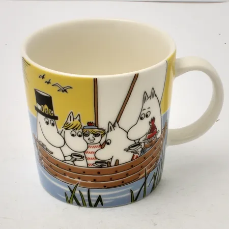 Muminmugg, Segla med Klippdassen & Too-ticki, år 2014, Arabia, Finland, porslin, höjd 8cm, Ø8cm, 30cl, märkt CR0314. Skickas med paket. Skickas med paket.