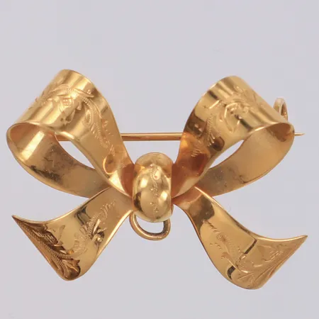 Brosch rosett, längd 23,5mm, bredd 30mm, Ljungström Guldvarufabrik Ab Stockholm 1962, 18K Vikt: 3,6 g